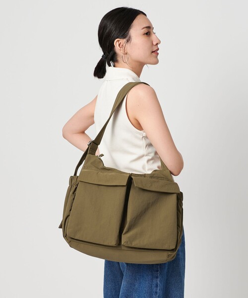 BEAUTY&YOUTH UNITED ARROWS（ビューティーアンドユースユナイテッドアローズ）の「フロント ダブルポケット ビッグ ショルダーバッグ（ショルダーバッグ・レディース・オリーブ/ブラック・FREE）」の10枚目の写真
