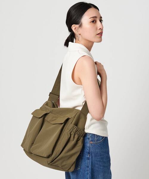 BEAUTY&YOUTH UNITED ARROWS（ビューティーアンドユースユナイテッドアローズ）の「フロント ダブルポケット ビッグ ショルダーバッグ（ショルダーバッグ・レディース・オリーブ/ブラック・FREE）」の11枚目の写真