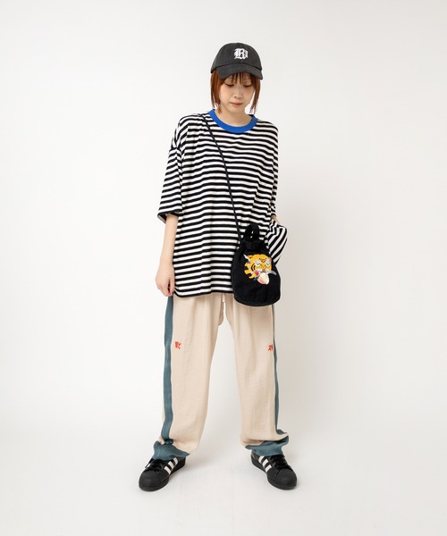 RNA（アールエヌエー）の「M2527 ボーダーBIGポケT（Tシャツ/カットソー・レディース・ブラック×ホワイト/ブラック×ブラック/ホワイト×パープル・MEDIUM）」の17枚目の写真