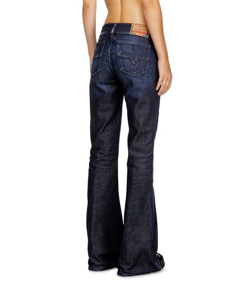 DIESEL（ディーゼル）の「ウィメンズ デニムパンツ BOOTCUT D-HUSH L.30（デニムパンツ・レディース・ダークインディゴブルー・23inch/27inch/25inch）」の6枚目の写真