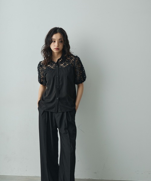 Lunea(ルネア)の「切り替えフラワーレースブラウス(シャツ/ブラウス・レディース・ホワイト/ブラック・FREE)」の4枚目の写真