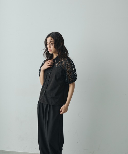 Lunea(ルネア)の「切り替えフラワーレースブラウス(シャツ/ブラウス・レディース・ホワイト/ブラック・FREE)」の6枚目の写真