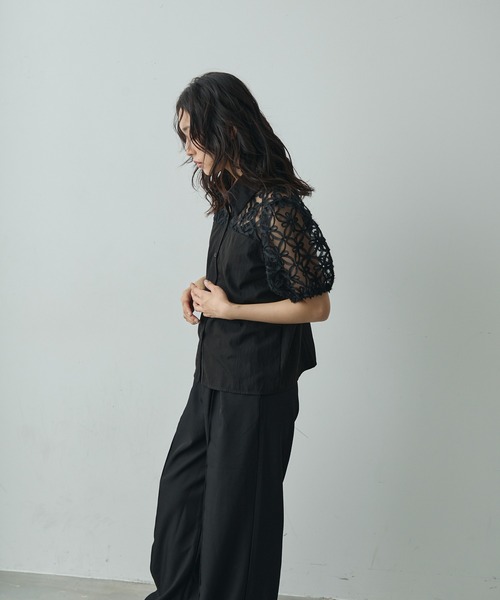 Lunea(ルネア)の「切り替えフラワーレースブラウス(シャツ/ブラウス・レディース・ホワイト/ブラック・FREE)」の7枚目の写真