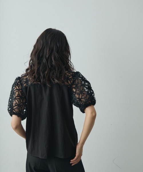 Lunea(ルネア)の「切り替えフラワーレースブラウス(シャツ/ブラウス・レディース・ホワイト/ブラック・FREE)」の8枚目の写真