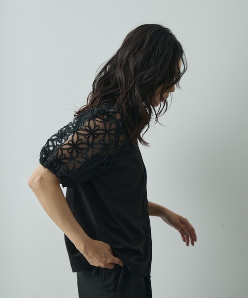 Lunea(ルネア)の「切り替えフラワーレースブラウス(シャツ/ブラウス・レディース・ホワイト/ブラック・FREE)」の10枚目の写真