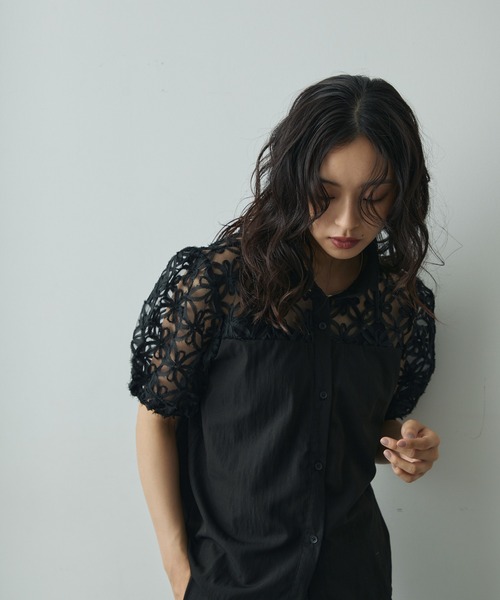 Lunea(ルネア)の「切り替えフラワーレースブラウス(シャツ/ブラウス・レディース・ホワイト/ブラック・FREE)」の12枚目の写真