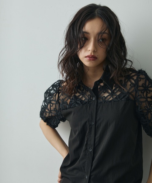 Lunea(ルネア)の「切り替えフラワーレースブラウス(シャツ/ブラウス・レディース・ホワイト/ブラック・FREE)」の14枚目の写真