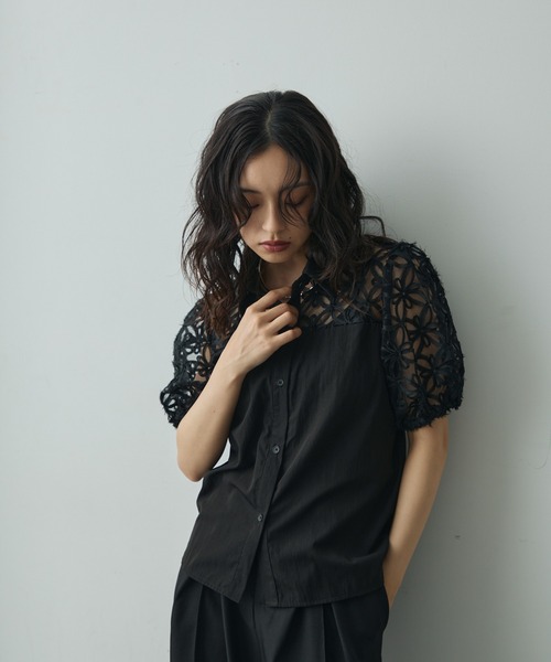 Lunea(ルネア)の「切り替えフラワーレースブラウス(シャツ/ブラウス・レディース・ホワイト/ブラック・FREE)」の16枚目の写真