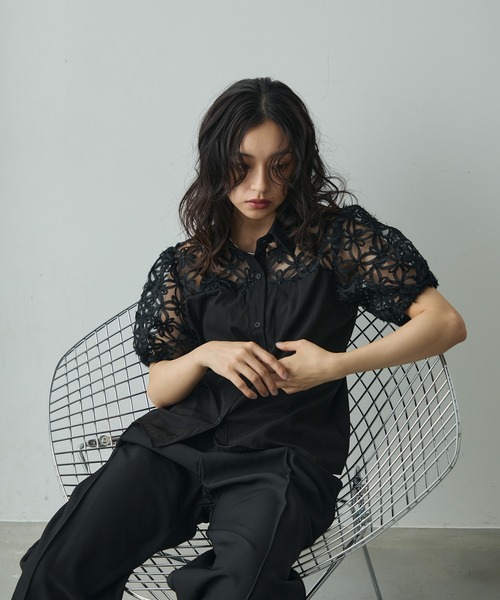 Lunea(ルネア)の「切り替えフラワーレースブラウス(シャツ/ブラウス・レディース・ホワイト/ブラック・FREE)」の21枚目の写真