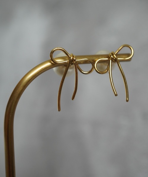 CERCA(チェルカ)の「MILIA/bow リボンピアス 【金属アレルギー対応】(ピアス(両耳用)・レディース・シルバー/ゴールド・FREE)」の4枚目の写真