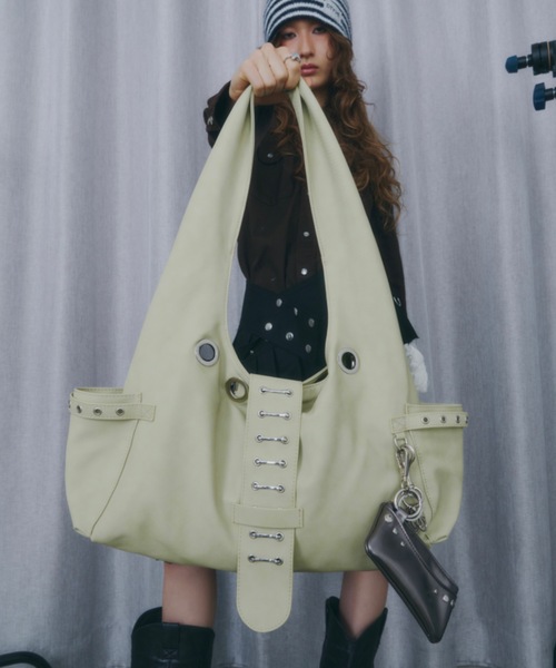 DTYYPE（ドタイプ）の「メタルフックアイレットバッグ（ショルダーバッグ・レディース・グリーン/ブラック/グレー・FREE）」の11枚目の写真