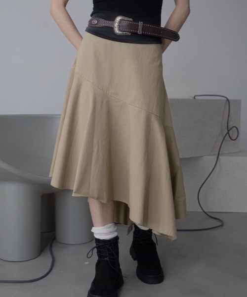 VACANCY(ヴァカンシー)の「アシンメトリーヘムスカート/ヴィンテージベルト付き(スカート・レディース・ネイビー/ベージュ・MEDIUM/LARGE)」の2枚目の写真
