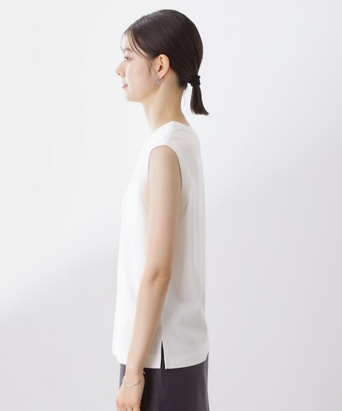 THE SHOP TK (ザ ショップ ティーケー )の「【汗染み防止】ノースリーブTシャツ【洗濯機OK/UVケア】(タンクトップ・レディース・オフホワイト/ブラウン系/スミクロ・12/13)」の17枚目の写真