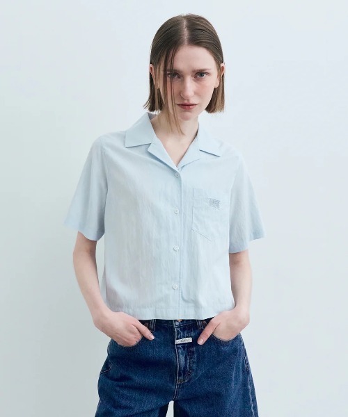 MARITHE + FRANCOIS GIRBAUD(マリテフランソワジルボー)の「W SUMMER COTTON CROP SHIRT(シャツ/ブラウス・レディース・アイボリー/ブルー系・SMALL/MEDIUM)」の2枚目の写真