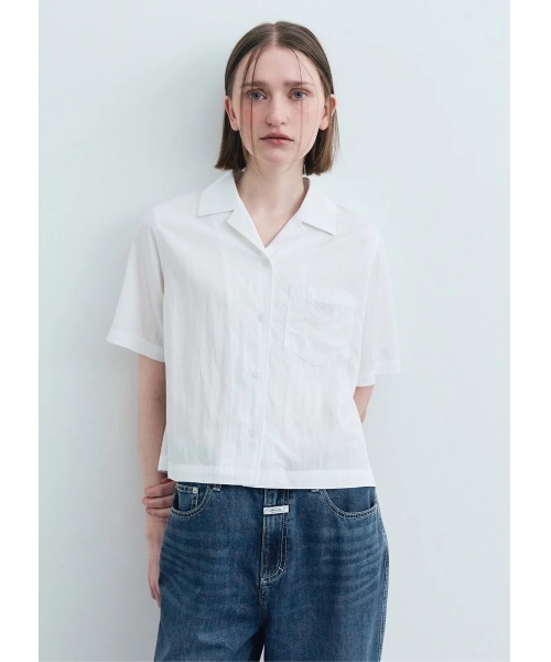 MARITHE + FRANCOIS GIRBAUD(マリテフランソワジルボー)の「W SUMMER COTTON CROP SHIRT(シャツ/ブラウス・レディース・アイボリー/ブルー系・SMALL/MEDIUM)」の3枚目の写真