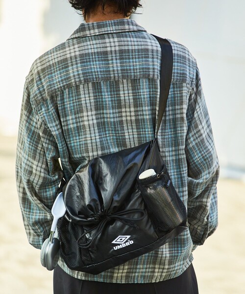 新品・未使用品】UMBRO × Aooo ナイロン ショルダーバッグ ネイビー