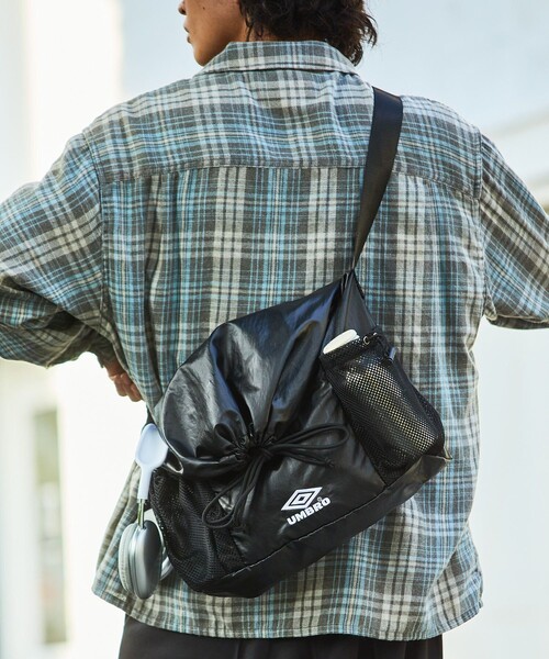 UMBRO(アンブロ)の「UMBRO/アンブロ SP Coating Nylon Shoulder Bag/別注 コーティングナイロン ショルダーバッグ(ショルダーバッグ・メンズ・チャコールグレー/ブラック/ワインレッド・ONE SIZE)」の6枚目の写真