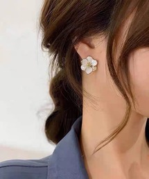 シェル フラワー クリスタル パヴェ ピアス