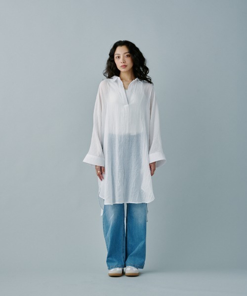 terrace(テラス)の「フラッフィーガーゼスキッパーロングシャツ(シャツ/ブラウス・レディース・オフホワイト/ブラック/グレイッシュベージュ/インディゴブルー・MEDIUM)」の5枚目の写真