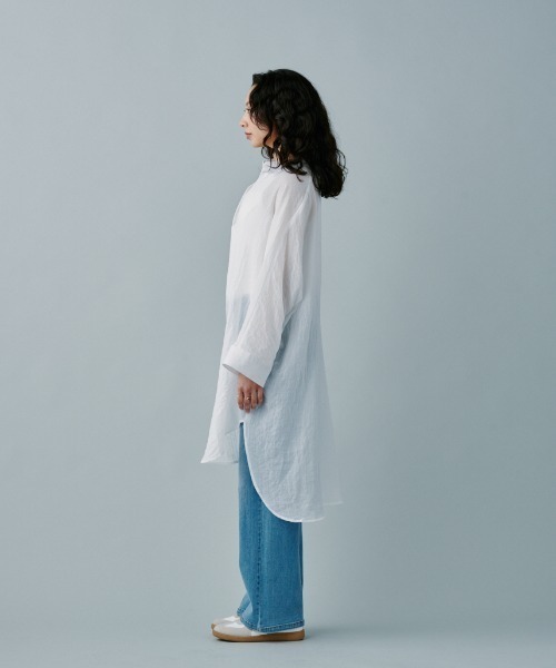 terrace(テラス)の「フラッフィーガーゼスキッパーロングシャツ(シャツ/ブラウス・レディース・オフホワイト/ブラック/グレイッシュベージュ/インディゴブルー・MEDIUM)」の6枚目の写真