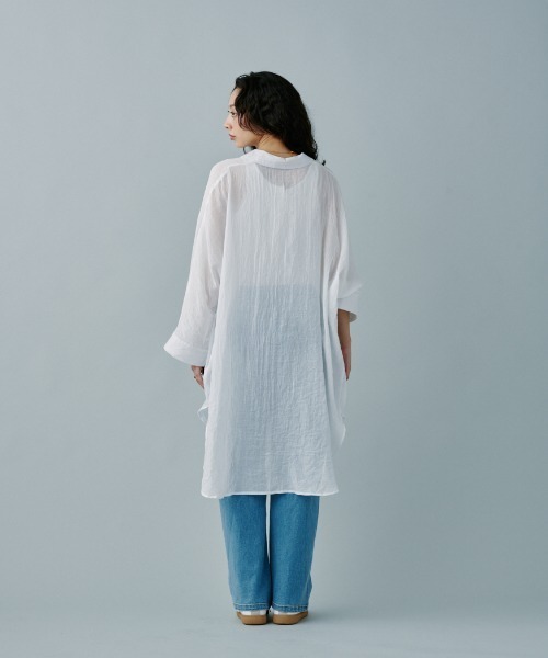 terrace(テラス)の「フラッフィーガーゼスキッパーロングシャツ(シャツ/ブラウス・レディース・オフホワイト/ブラック/グレイッシュベージュ/インディゴブルー・MEDIUM)」の7枚目の写真