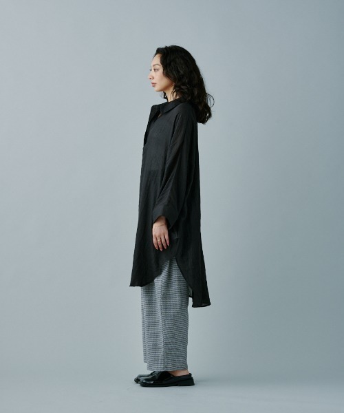 terrace(テラス)の「フラッフィーガーゼスキッパーロングシャツ(シャツ/ブラウス・レディース・オフホワイト/ブラック/グレイッシュベージュ/インディゴブルー・MEDIUM)」の19枚目の写真