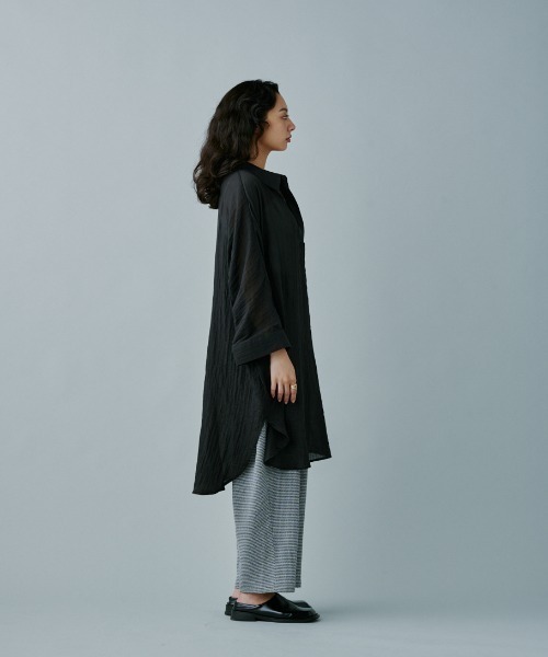 terrace(テラス)の「フラッフィーガーゼスキッパーロングシャツ(シャツ/ブラウス・レディース・オフホワイト/ブラック/グレイッシュベージュ/インディゴブルー・MEDIUM)」の21枚目の写真
