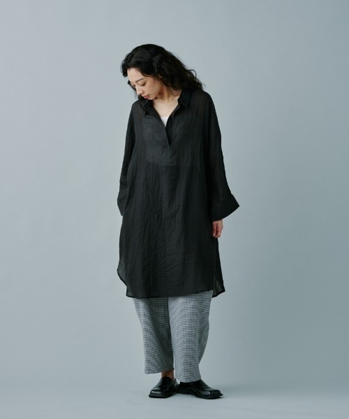 terrace(テラス)の「フラッフィーガーゼスキッパーロングシャツ(シャツ/ブラウス・レディース・オフホワイト/ブラック/グレイッシュベージュ/インディゴブルー・MEDIUM)」の22枚目の写真
