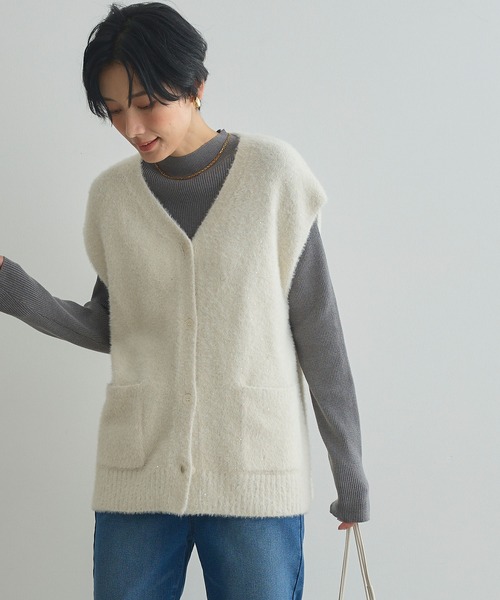 CROSS FUNCTION（クロスファンクション）の「《洗える》スパンコールフェザーニットベスト【CROSS FUNCTION/クロスファンクション】（ベスト・レディース・グレー/オフホワイト/モカ・LL/M/L）」の2枚目の写真