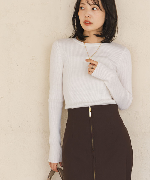 Noble（ノーブル）の「《追加》リブクルーネックニット（ニット/セーター・レディース・ホワイト/ブラック/ブラウン/ライトイエロー・FREE）」の2枚目の写真