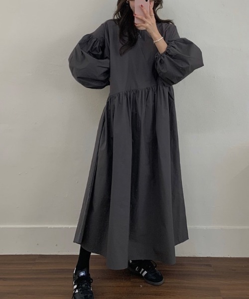 FREE STYLISTS(フリー スタイリスト)の「YUGA_YGMC Volume sleeve A-line dress(ワンピース・レディース・ブルー/グレー/ブラック/ホワイト・FREE)」の3枚目の写真