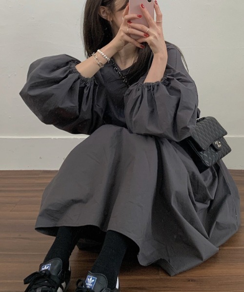FREE STYLISTS(フリー スタイリスト)の「YUGA_YGMC Volume sleeve A-line dress(ワンピース・レディース・ブルー/グレー/ブラック/ホワイト・FREE)」の12枚目の写真