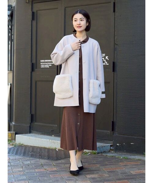 TONAL(トーナル)の「ポケットファーリバーコート(ノーカラーコート・レディース・ネイビー/ベージュ/モカ・SMALL/MEDIUM)」の15枚目の写真