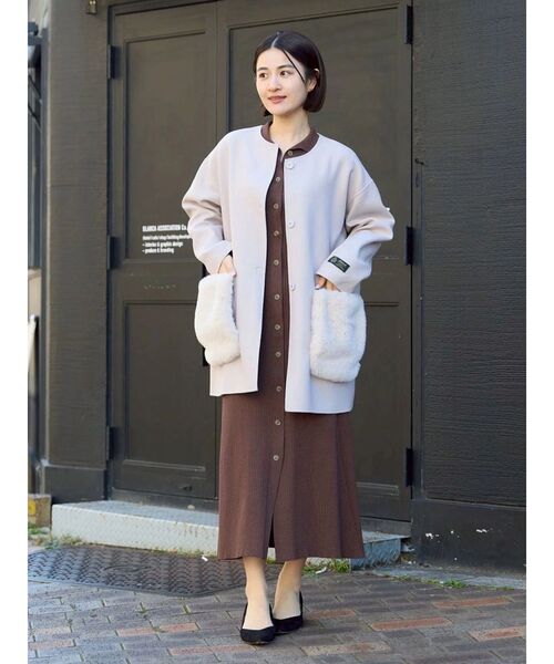 TONAL(トーナル)の「ポケットファーリバーコート(ノーカラーコート・レディース・ネイビー/ベージュ/モカ・SMALL/MEDIUM)」の16枚目の写真