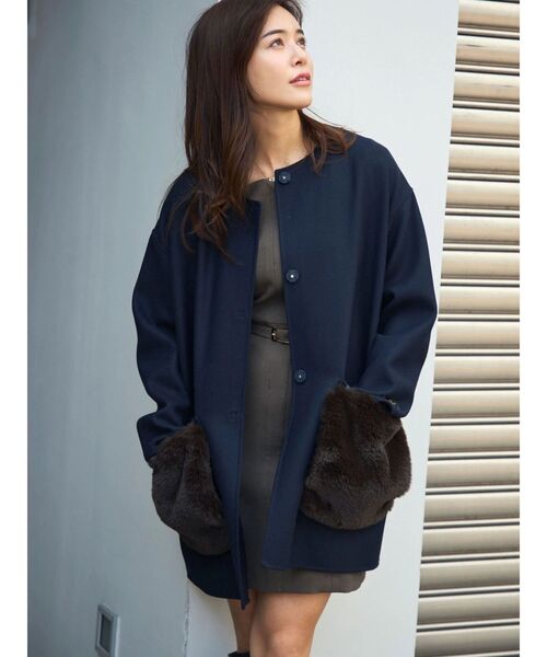 TONAL(トーナル)の「ポケットファーリバーコート(ノーカラーコート・レディース・ネイビー/ベージュ/モカ・SMALL/MEDIUM)」の17枚目の写真