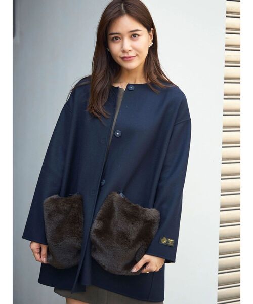 TONAL(トーナル)の「ポケットファーリバーコート(ノーカラーコート・レディース・ネイビー/ベージュ/モカ・SMALL/MEDIUM)」の18枚目の写真