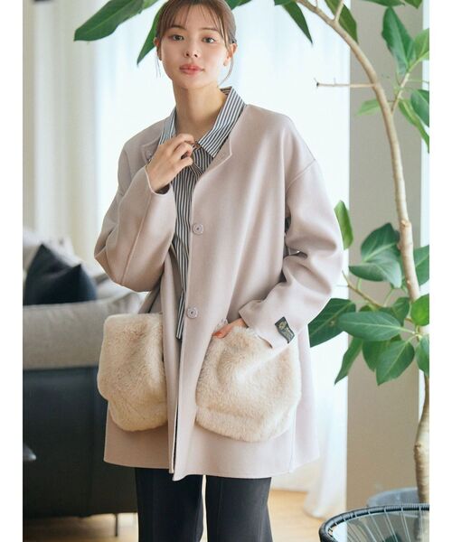 TONAL(トーナル)の「ポケットファーリバーコート(ノーカラーコート・レディース・ネイビー/ベージュ/モカ・SMALL/MEDIUM)」の21枚目の写真