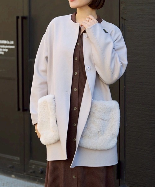 TONAL(トーナル)の「ポケットファーリバーコート(ノーカラーコート・レディース・ネイビー/ベージュ/モカ・SMALL/MEDIUM)」の2枚目の写真