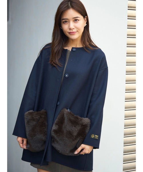 TONAL(トーナル)の「ポケットファーリバーコート(ノーカラーコート・レディース・ネイビー/ベージュ/モカ・SMALL/MEDIUM)」の8枚目の写真