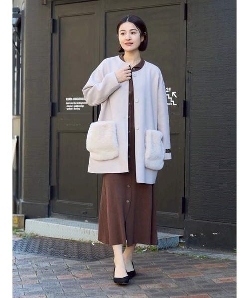 TONAL(トーナル)の「ポケットファーリバーコート(ノーカラーコート・レディース・ネイビー/ベージュ/モカ・SMALL/MEDIUM)」の5枚目の写真
