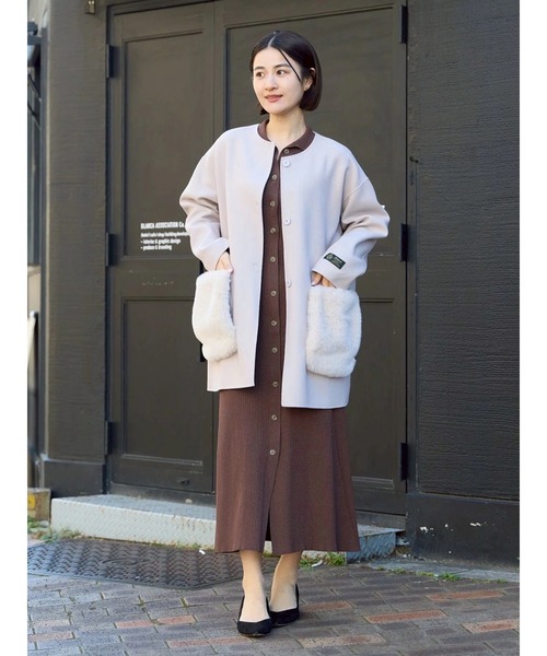 TONAL(トーナル)の「ポケットファーリバーコート(ノーカラーコート・レディース・ネイビー/ベージュ/モカ・SMALL/MEDIUM)」の6枚目の写真