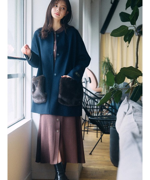 TONAL(トーナル)の「ポケットファーリバーコート(ノーカラーコート・レディース・ネイビー/ベージュ/モカ・SMALL/MEDIUM)」の13枚目の写真