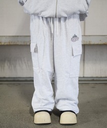 ATMARK（アットマーク）の「《フリーサイズ　/　UNISEX　》ATMARK クラウンロゴラインストーンスウェットパンツ　ピグメント加工　セットアップ可能（カーゴパンツ）」