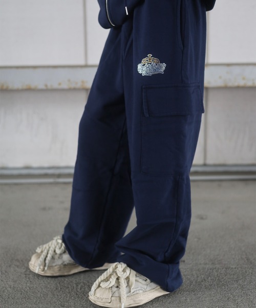ATMARK(アットマーク)の「《フリーサイズ / UNISEX 》ATMARK クラウンロゴラインストーンスウェットパンツ ピグメント加工 セットアップ可能(カーゴパンツ・レディース・ホワイト/ネイビー/チャコール・FREE)」の12枚目の写真