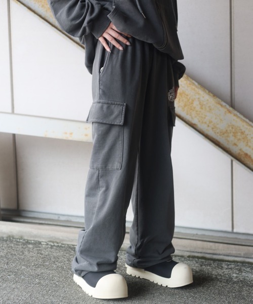 ATMARK(アットマーク)の「《フリーサイズ / UNISEX 》ATMARK クラウンロゴラインストーンスウェットパンツ ピグメント加工 セットアップ可能(カーゴパンツ・レディース・ホワイト/ネイビー/チャコール・FREE)」の7枚目の写真