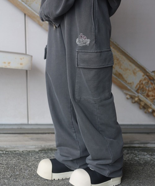 ATMARK(アットマーク)の「《フリーサイズ / UNISEX 》ATMARK クラウンロゴラインストーンスウェットパンツ ピグメント加工 セットアップ可能(カーゴパンツ・レディース・ホワイト/ネイビー/チャコール・FREE)」の14枚目の写真