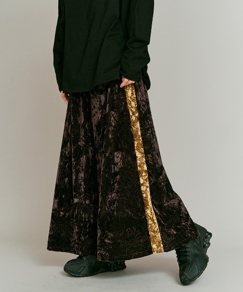 W:Huku(フーク)の「クラッシュ ベロア サイドライン スカート / Crash Velvet Side-Line Skirt(スカート・レディース・ブラック/ライトベージュ/ネイビー/ブラウン・FREE)」の18枚目の写真