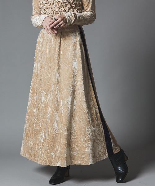 W:Huku(フーク)の「クラッシュ ベロア サイドライン スカート / Crash Velvet Side-Line Skirt(スカート・レディース・ブラック/ライトベージュ/ネイビー/ブラウン・FREE)」の20枚目の写真