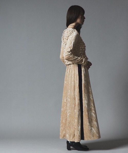 W:Huku(フーク)の「クラッシュ ベロア サイドライン スカート / Crash Velvet Side-Line Skirt(スカート・レディース・ブラック/ライトベージュ/ネイビー/ブラウン・FREE)」の9枚目の写真