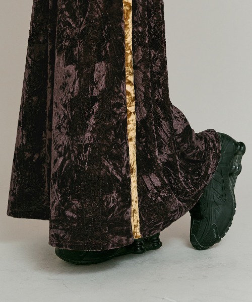 W:Huku(フーク)の「クラッシュ ベロア サイドライン スカート / Crash Velvet Side-Line Skirt(スカート・レディース・ブラック/ライトベージュ/ネイビー/ブラウン・FREE)」の12枚目の写真